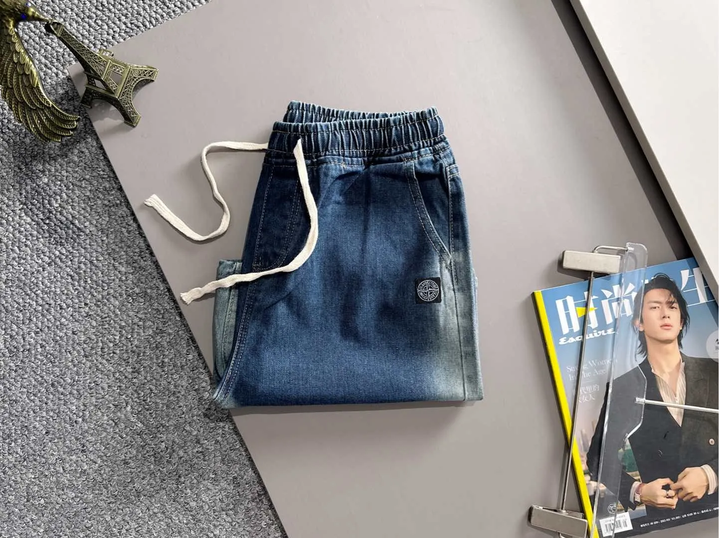 🅿️330 Stone Island 2025 new summer jeans and denim shorts are woven from imported Japanese Denim plain cotton denim fabrics. They are complete with three standards. The top stonewashing process makes the texture reach the old taste of the 1980s. It is soft, delicate, comfortable and breathable. The color has a modern and fashionable vicissitudes. The upper body is versatile and fashionable! Light luxury, a must-have item for daily commuting! Size: S-2XL (please state your height and weight when placing an order)